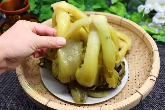 广东用芥菜腌酸菜,掌握3个技巧,5天酸脆爽口,能储存一年不坏