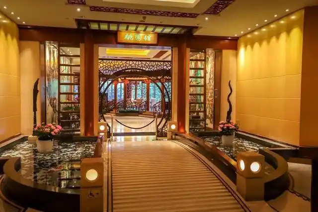 广州花园酒店承载着满满的广府情怀如同走进艺术的殿堂