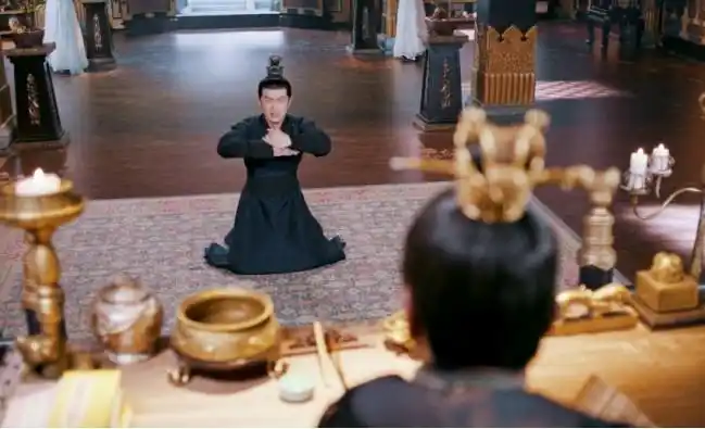 之间,君臣之间,父子之间,不同阶级之间见面的时候基本都有下跪的动作