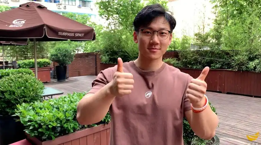 今天的来宾是国内最年轻的男子健体ifbb pro@短腿小萝卜_babycarrot !