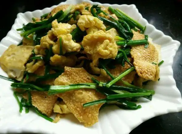 韭菜鸡蛋炒烧饼的做法_菜谱_豆果美食