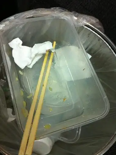 吃的只剩饭盒了