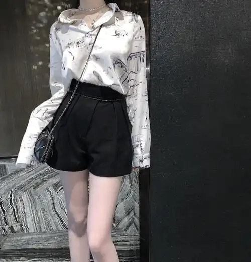 黑色暗条钻边超显瘦高腰大长腿百搭西装短裤优惠券