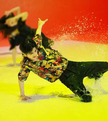 "你轻轻一个吻,我疯狂体会" 蔡徐坤新歌〈情人〉危险又迷人~/尤克里里