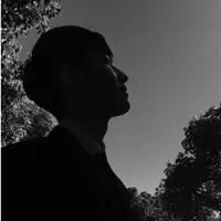 仰望天空45度角的忧伤图片 45度望天空伤感图片_微信头像图片大全