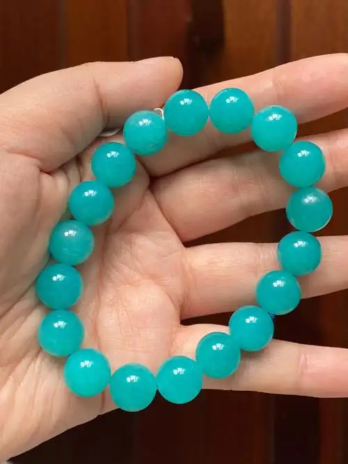 帮忙看下这条天河石有没有酸洗