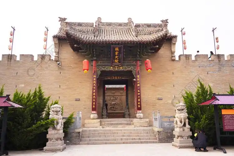 古建筑大门摄影图