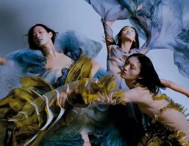 模特华依澜登波兰版vogue五月刊时装大片