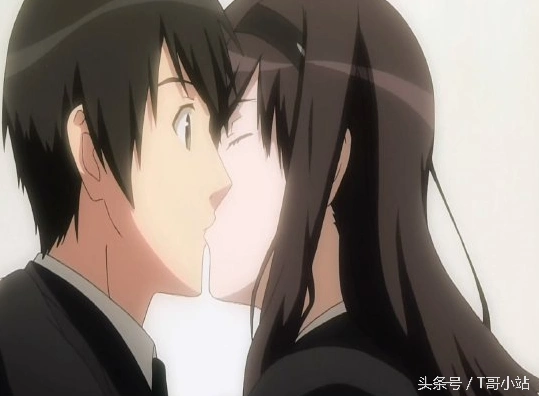 动漫吻图(动漫头像亲吻情侣头像)