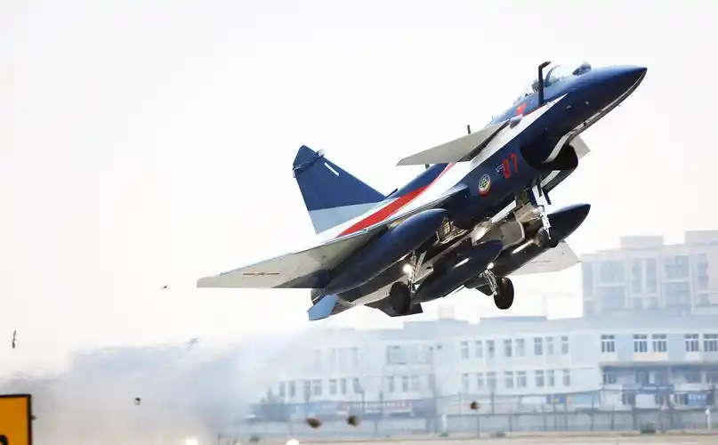 空军八一飞行表演队换装歼10c