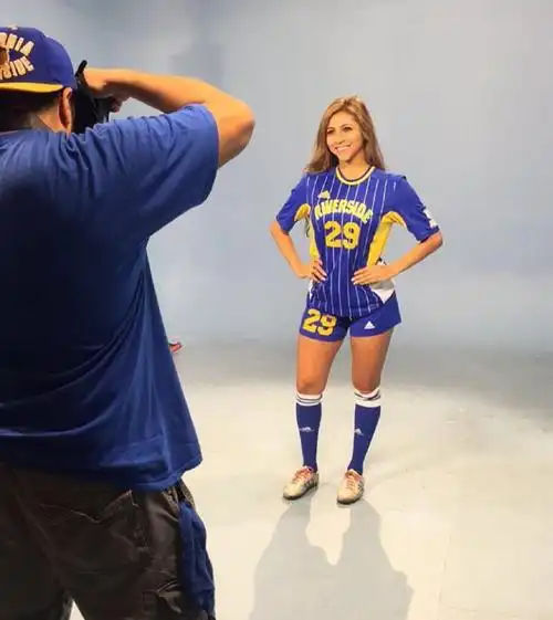 一大波靓照袭来▼年纪轻轻艳福不浅现在的球哥就差在