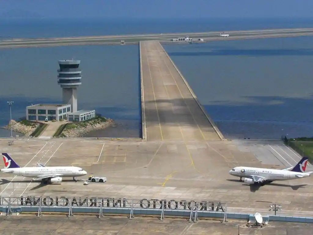 中国第一个建在海上的机场 耗资6500万