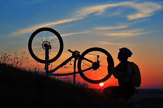 剪影,男人,骑车,修理,自行车,日落,背景,蓝天,晚间
