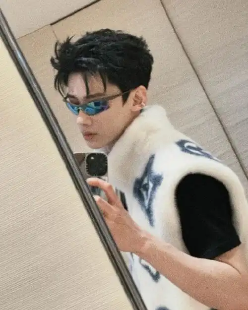 白敬亭#91#白敬亭桑延#  考古一些ins  大家有没有哪张没见过呀