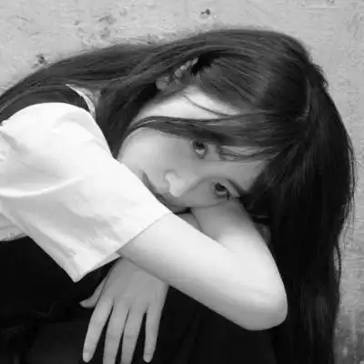 美女黑白系女生头像图片