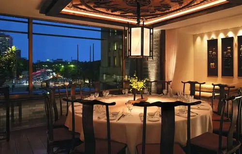 高档酒店餐厅圆餐桌装修效果图片