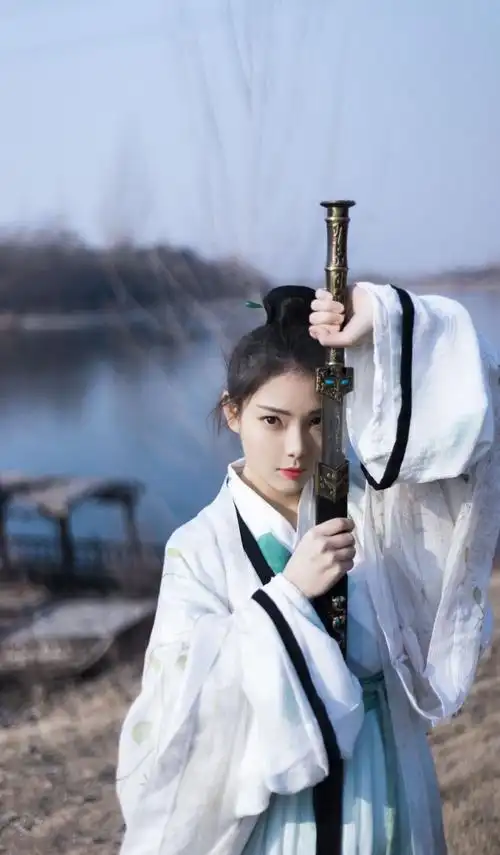 《剑仙》"一剑一壶逍遥酒,酩酊醉梦解千愁.