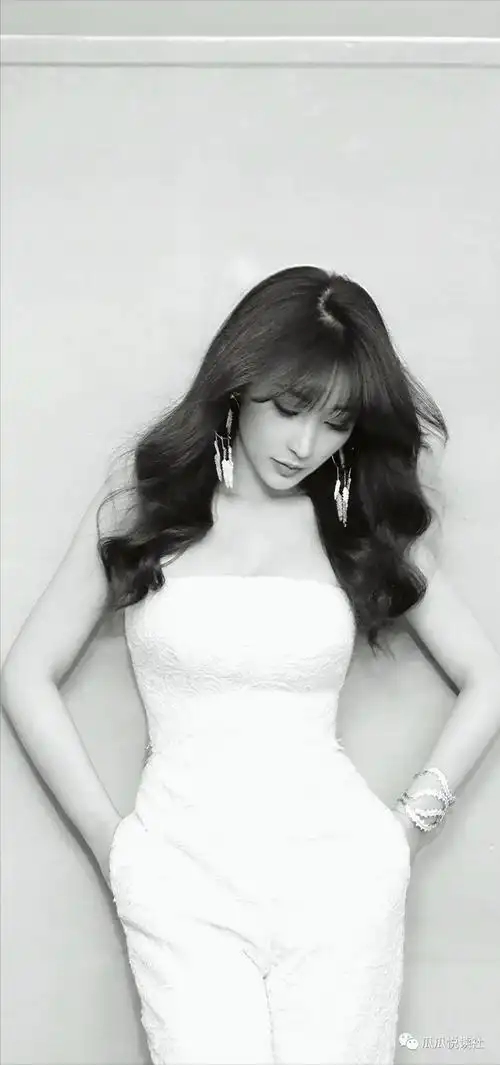 柳岩穿蕾丝连体裤前凸后翘,飒酷不失女人味_女性_好身材_魅力