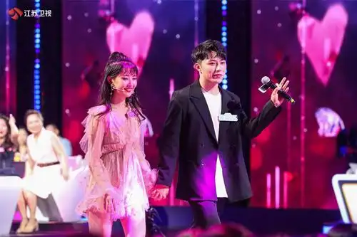 《新相亲大会》爱情命题引观众热议 "没恋爱经验"成为热门话题