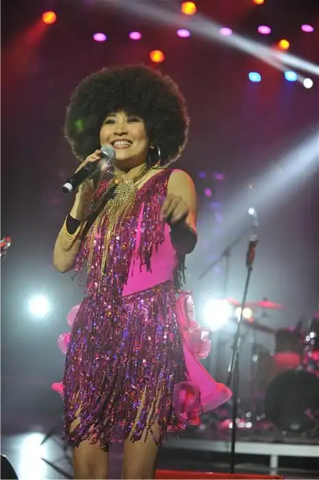 张蔷&新裤子登台保利剧院 再造复古狂欢嘉年华