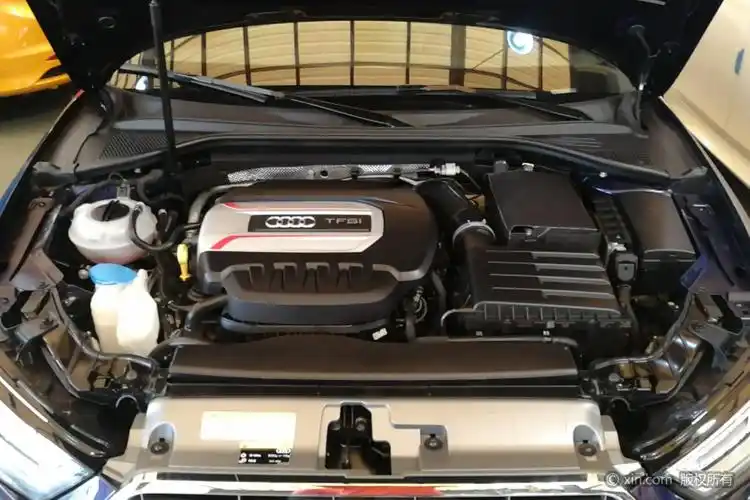 奥迪s3(进口)发动机舱