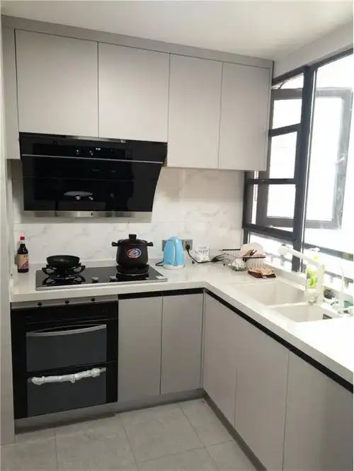 橱柜定做设计,现在都流行用吊柜把油烟机包起来