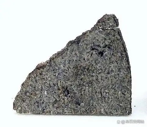 将此类特征的陨石划分为新类型,即:橄榄辉长质辉玻无球粒陨石(olivine