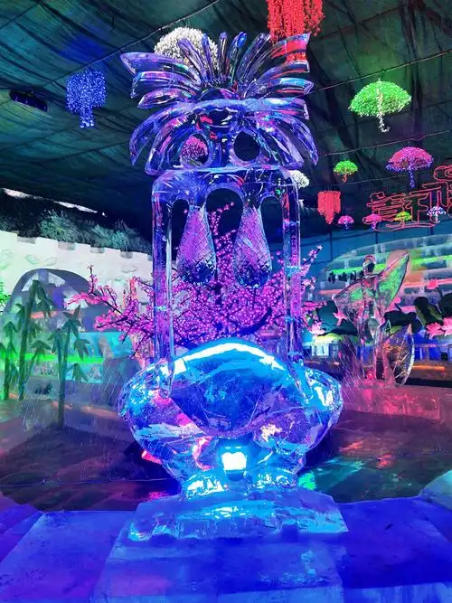 晶莹剔透的龙庆峡冰灯