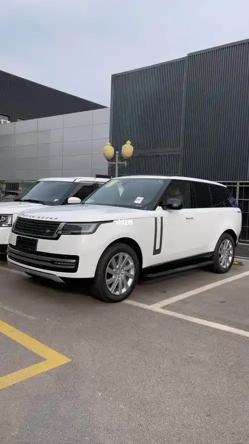 这个白色的大虎也太好看了吧全新一代路虎揽胜汽车汽车分享