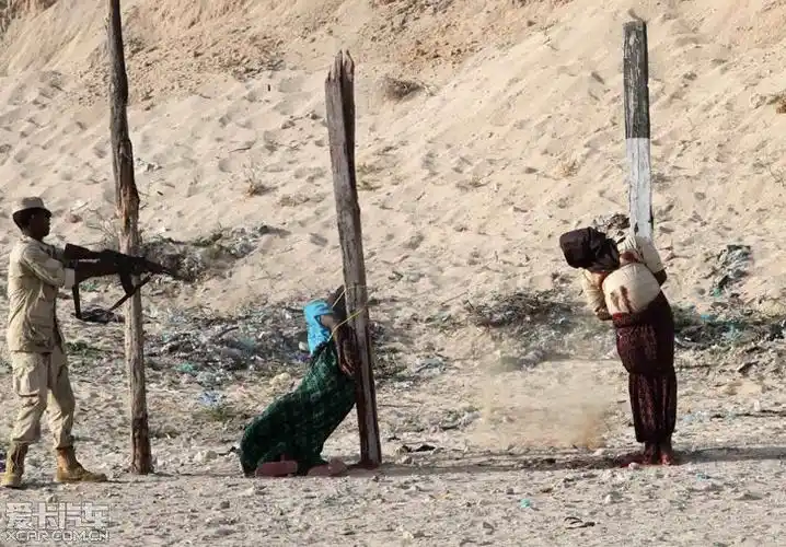 枪决现场,心脏不好请勿看(有图)!