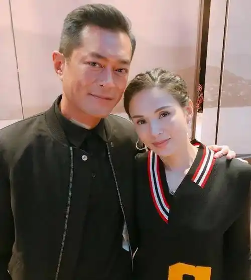 2019年古天乐与李若彤再次同框,24年来这也是两人的第三次见面,剧中的