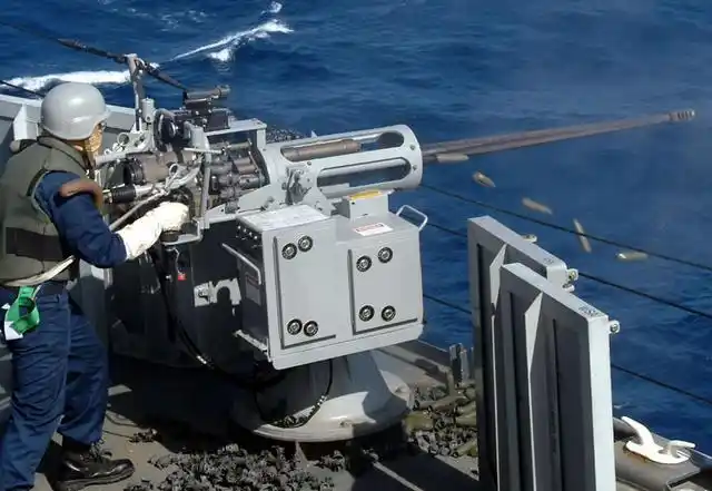 老而益壮现今正适逢其会美国mk38型舰炮成反海盗趁手武器