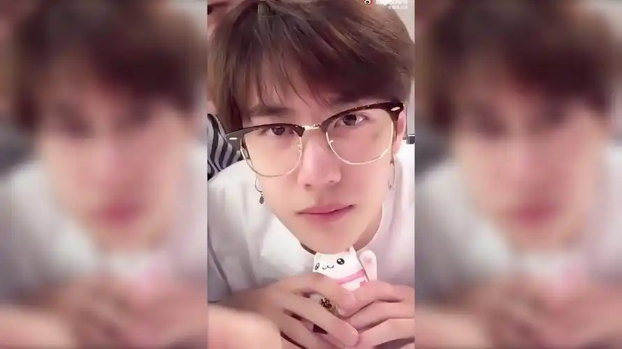 王一博一心暗示钱枫陪自己游泳!充满期待的小眼神太绝了