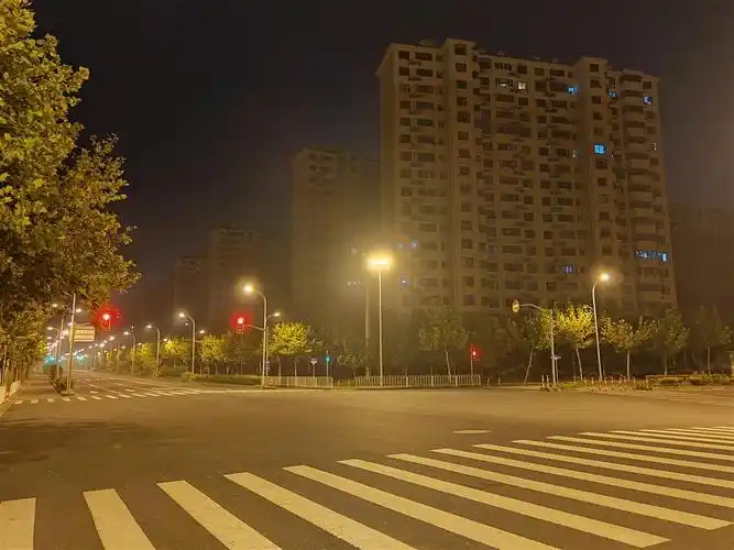 居民被逼搬家凌晨五点多就在噪声中惊醒码头运输卡车成睡梦杀手