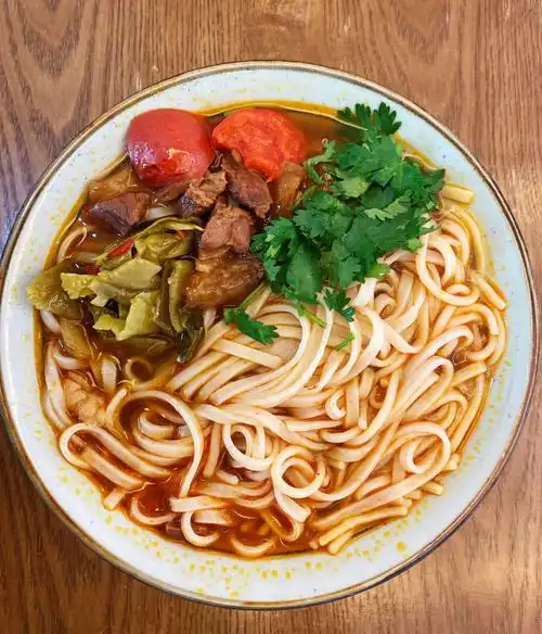 周末愉快来碗番茄牛腩面