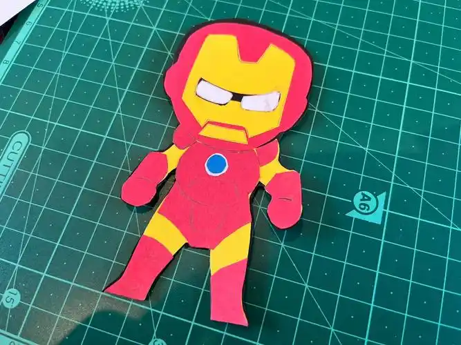 教小朋友用卡纸做钢铁侠