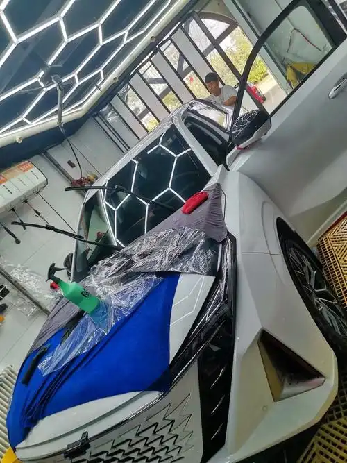 昨天休息了一天今天继续搬砖 z6,x7p贴北极光高隔热太阳膜 - 抖音