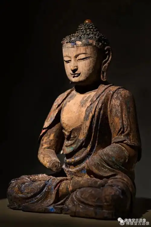 领略漆木宫廷佛像的共性与个性