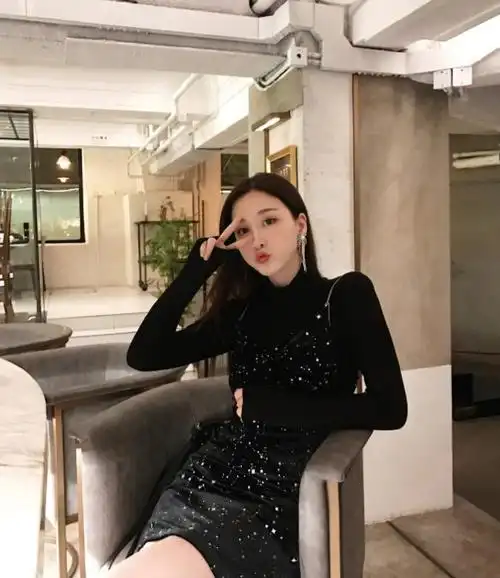 卢本伟女友赵梦玥uu近期自拍图片赵梦玥uu微博生活照套图欣赏