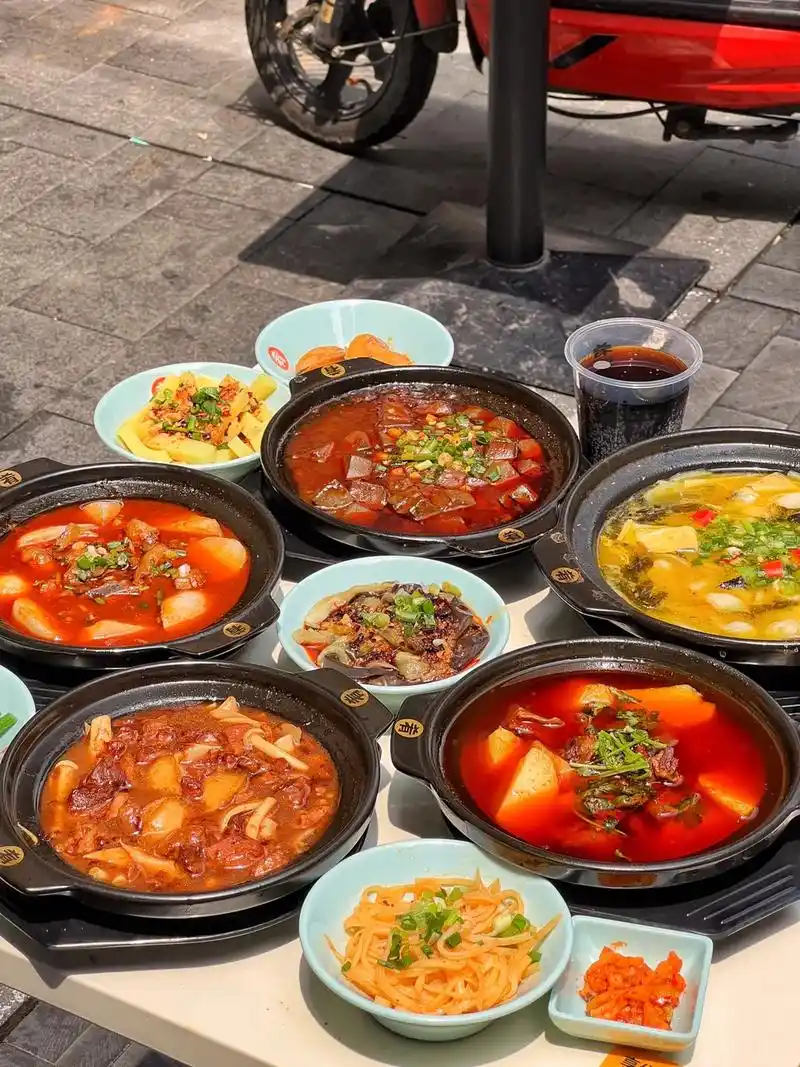 大坪新开的鲍汁砂锅鸡,人均20的下饭小馆子! #重庆美食 # - 抖音