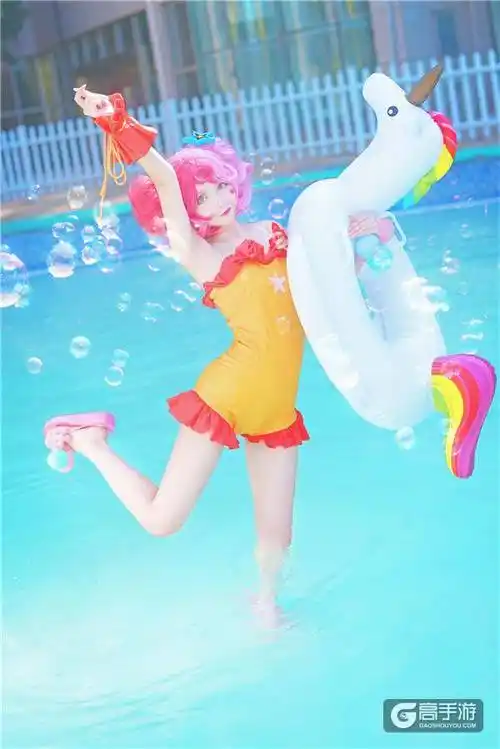 王者荣耀cos少女集:这个冬天有点冷 小乔泳装