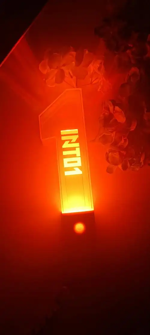 into1超话94#into1成团一周年#into1应援棒·猛1棒实拍.