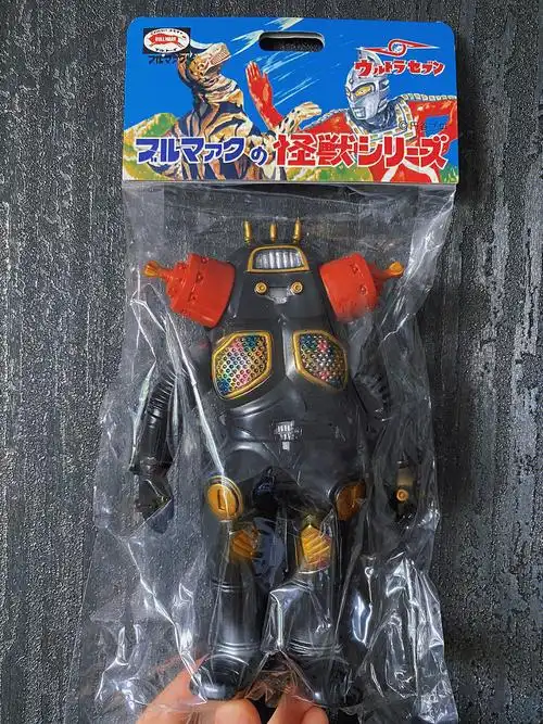 14说到这只怪兽 就又一个故事了那时有两只一模一样的金古桥摆在一起