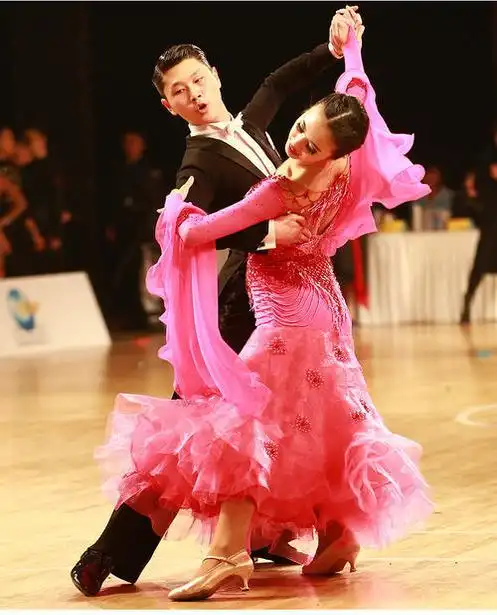 交际舞其他含义交际舞,也叫社交舞蹈,交谊舞.