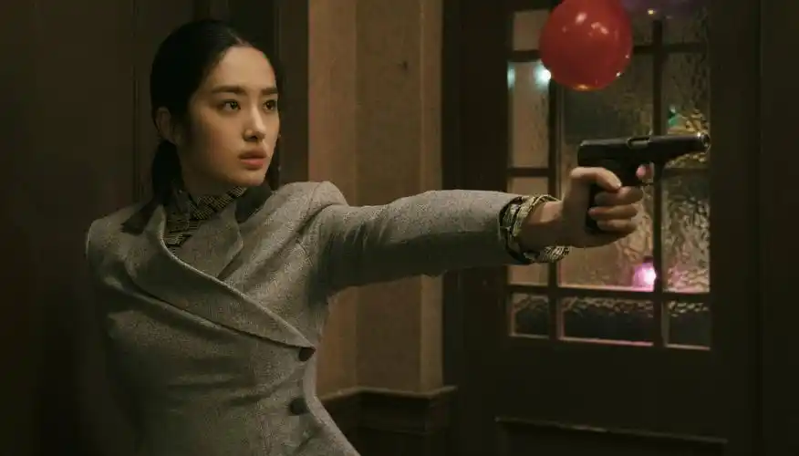 2020-10-23 21:28广州日报客户端 动作剧《瞄准》正在东方卫视热播,杨