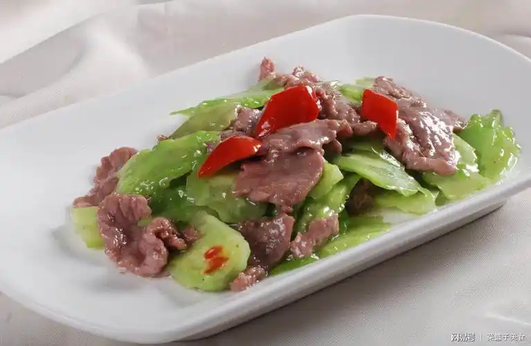 苦瓜炒牛肉,才是绝配,做法简单又好吃,清脆口感很下饭下酒