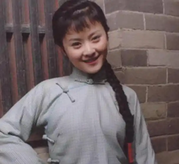 因为团队一直赔本,沈腾没有经济来源,所以王琦承担了沈腾在外的所有