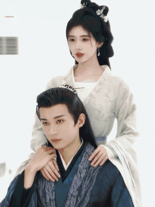 花间令深情对望##鞠婧祎环住了刘学义的腰