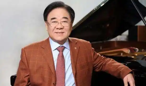 军旅歌手李丹阳56岁仍单身没有孩子成遗憾今和母亲一起生活