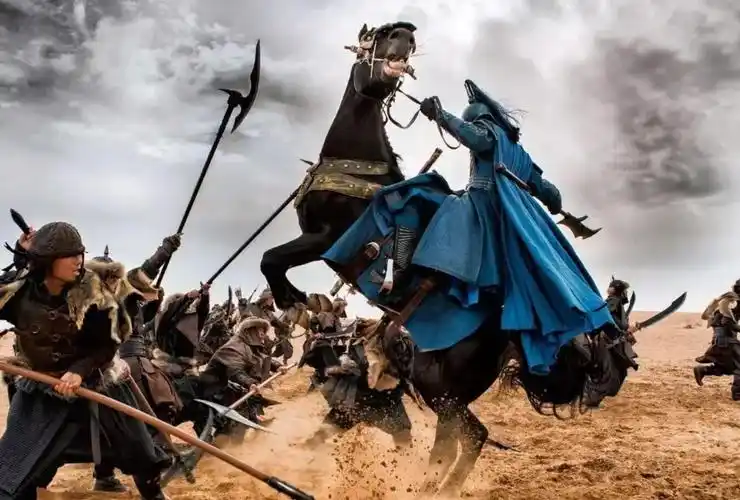 古代武将,真能举着几十斤的武器战一天?出土文物揭秘兵器重量